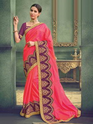 Фиолетовое шёлковое индийское сари, украшенное вышивкой со стразами