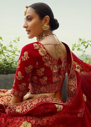 Красный национальный индийский женский свадебный костюм лехенга (ленга) чоли, украшенный вышивкой с люрексом
