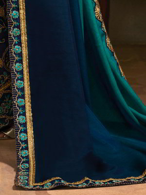 Синее индийское сари из креп-жоржета и шёлка, украшенное вышивкой