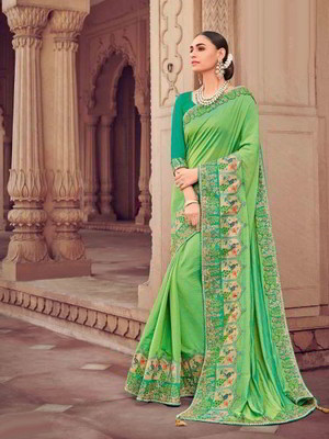 Зелёное индийское сари из креп-жоржета, украшенное вышивкой с бусинками, стразами