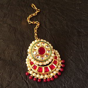 Бордовое, цвета меди, золотое и красное медное и латунное индийское украшение на голову (манг-тика) со стразами, перламутровыми бусинками