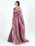 *Лиловое шёлковое оригинальное индийское сари, украшенное вышивкой люрексом
