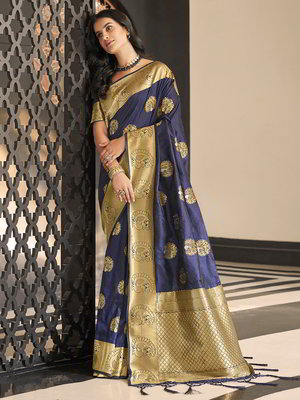 Тёмно-синее жаккардовое и шёлковое индийское сари, украшенное вышивкой люрексом
