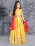 *Жёлтый индийский национальный костюм для девочки из шёлка-сырца без рукавов с пайетками