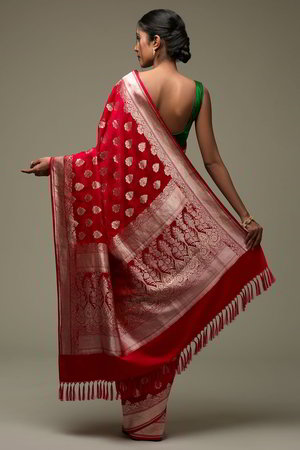 Золотое, розовое и красное индийское сари из натурального шёлка