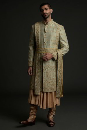 Зелёный индийский свадебный мужской костюм / шервани из шёлка-сырца, украшенный вышивкой