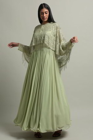 Зелёное платье / костюм из креп-жоржета с длинными рукавами, украшенное вышивкой
