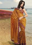 Золотисто-берёзовое индийское сари из натурального индийского шёлка с красивым рисунком, с красным бордюром, украшенным золотистым вышитым узором