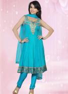 Ярко-голубое вечернее платье, без рукавов