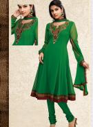 Платье / туника из креп-жоржета цвета тёмной весенней зелени с длинными прозрачными рукавами + летние брюки и накидка