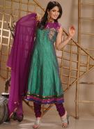 Длинное платье / туника из шёлка цвета зелёной сосны, без рукавов + летние сливовые брюки и накидка