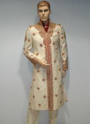 Сливочный необычный индийский свадебный мужской костюм из шёлка