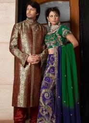 Темный жёлто-коричневый народный индийский свадебный мужской костюм из шёлка (брюки тёмно-алые)