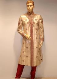 Персиковый необычный индийский свадебный мужской костюм жениха из шёлка (брюки красные)