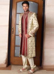 Кремовый стильный индийский свадебный мужской костюм из шёлка