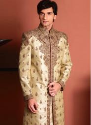 Жёлто-коричневый стильный мужской костюм из шёлка для свадьбы в индийском стиле