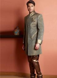 Серый с золотом необычный индийский свадебный мужской костюм из шёлка (брюки коричневые)