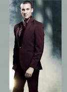 Тёмно-красный приталенный мужской костюм-двойка + рубашка + галстук с брошью