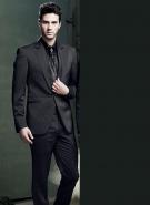 Антрацитовый приталенный мужской костюм-двойка + рубашка + галстук с брошью
