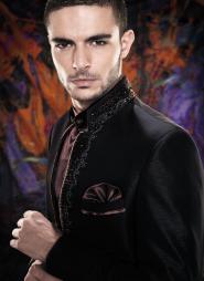 Вечерний мужской френч (воротник — стойка) цвета бистр, украшенный вышивкой + брюки + рубашка