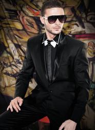 Чёрный современный мужской костюм-двойка + рубашка с бабочкой