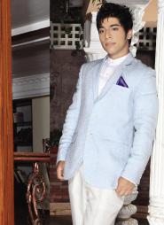 Светлый летний мужской костюм-двойка + рубашка