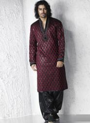 Бордовый национальный индийский свадебный мужской костюм из шёлка (брюки чёрные)