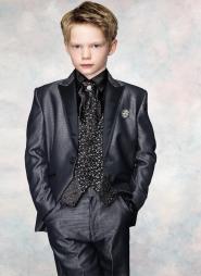 Антрацитовый модный костюм-двойка + чёрная рубашка + галстук с брошью для мальчиков от 2 до 16 лет