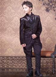 Чёрный концертный костюм-двойка + рубашка с брошью для мальчиков от 2 до 16 лет