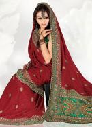 Бордовое красивое сари из натурального индийского шёлка, украшенное вышитыми принтами, с зелёным бордюром с вышитым орнаметом