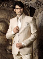 Свадебный / вечерний приталенный френч (воротник — стойка) цвета льна + брюки + рубашка + галстук с брошью