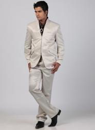 Стильный белый свадебный / вечерний френч из атласа (воротник — стойка) + брюки + кофейная рубашка + галстук с брошью