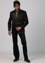 Чёрный выходной мужской костюм-тройка из атласа (с жилетом) + шейный платок с брошью