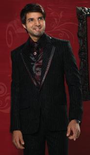 Чёрный современный мужской костюм-тройка (с жилетом) + рубашка + галстук с брошью