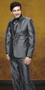 Стильный мужской костюм-тройка (с жилетом) цвета алюминия + рубашка + галстук с брошью