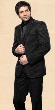 Чёрный недорогой мужской костюм-двойка + рубашка