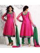 Ярко-розовое красивое платье из хлопка с шёлком, с длинными прозрачными рукавами, украшенное вышивкой скрученной шёлковой нитью, стразами и пайетками