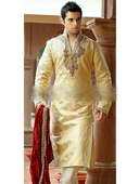 Золотистый мужской индийский национальный костюм из парчи, украшенный вышивкой стразами, бисером и пайетками