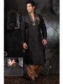 Чёрно-коричневый мужской индийский национальный костюм, украшенный вышивкой скрученной шёлковой нитью, стразами, бисером и пайетками