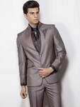 Серый мужской костюм-двойка + шёлковая рубашка + галстук с брошью