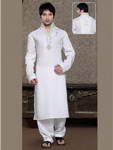 Белый мужской индийский национальный костюм из льна, украшенный вышивкой скрученной шёлковой нитью, стразами, бисером, пайетками и перламутровыми бусинками