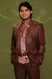 Коричневый цыганский мужской костюм-двойка + рубашка, украшенные вышивкой скрученной шёлковой нитью, бисером, пайетками и стразами