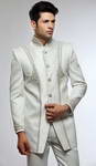 Белый мужской костюм-двойка из жаккардовой ткани, украшенный вышивкой скрученной шёлковой нитью, пайетками и стразами