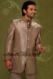 Тёмно-бежевый свадебный / вечерний мужской костюм-двойка из дизайнерской ткани, украшенный вышивкой скрученной шёлковой нитью, бисером, пайетками и стразами