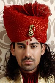 Красный индийский мужской тюрбан (чалма) из прозрачного шёлка, с брошью