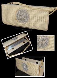 Кремовая индийская маленькая сумочка, украшенная бисером и стразами