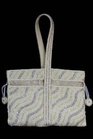 Белая индийская маленькая гламурная сумочка, украшенная стразами