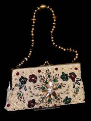 Кремовая индийская маленькая сумочка, украшенная вышивкой бисером, пайетками и стразами