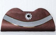 Каштановая индийская маленькая красивая сумочка (клатч), украшенная стразами