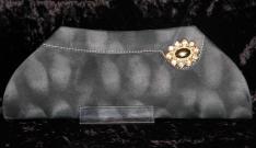 Серая индийская маденькая сумочка-кошелёк из бархата, украшенная брошью со стразами
